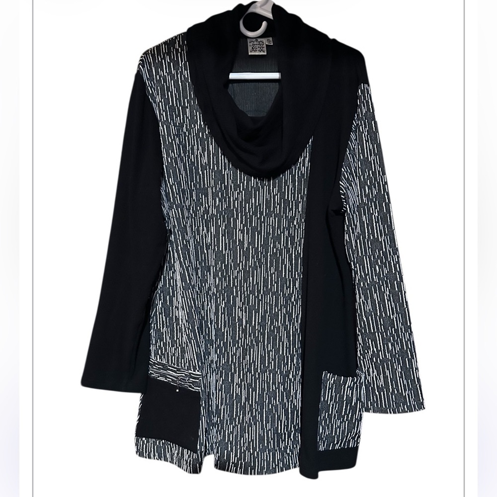 Parsley & Sage Black and White Draped Cowl Tunic Sweater